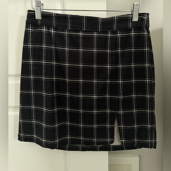 🩷3 for $20🩷Garage Mini Skirt In Colour Black and White, Size Medium. - Picture 1 of 2